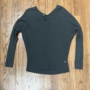 CALIA V-neck Top Small